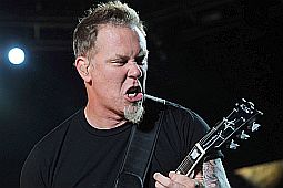 METALLICA хотят снять с фестиваля Glastonbury