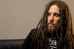 �������� KORN ��������� �� ��������� AS I LAY DYING