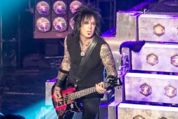 ���-�������� MOTLEY CRUE ����� ��������� �� �����