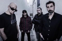 SYSTEM OF A DOWN награждены за вклад в справедливость SYSTEM OF A DOWN награждены за вклад в справедливость