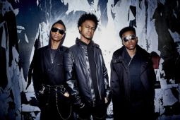 �������� ������ UNLOCKING THE TRUTH ������ � ����
