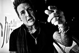 �������� PAPA ROACH ������� �������